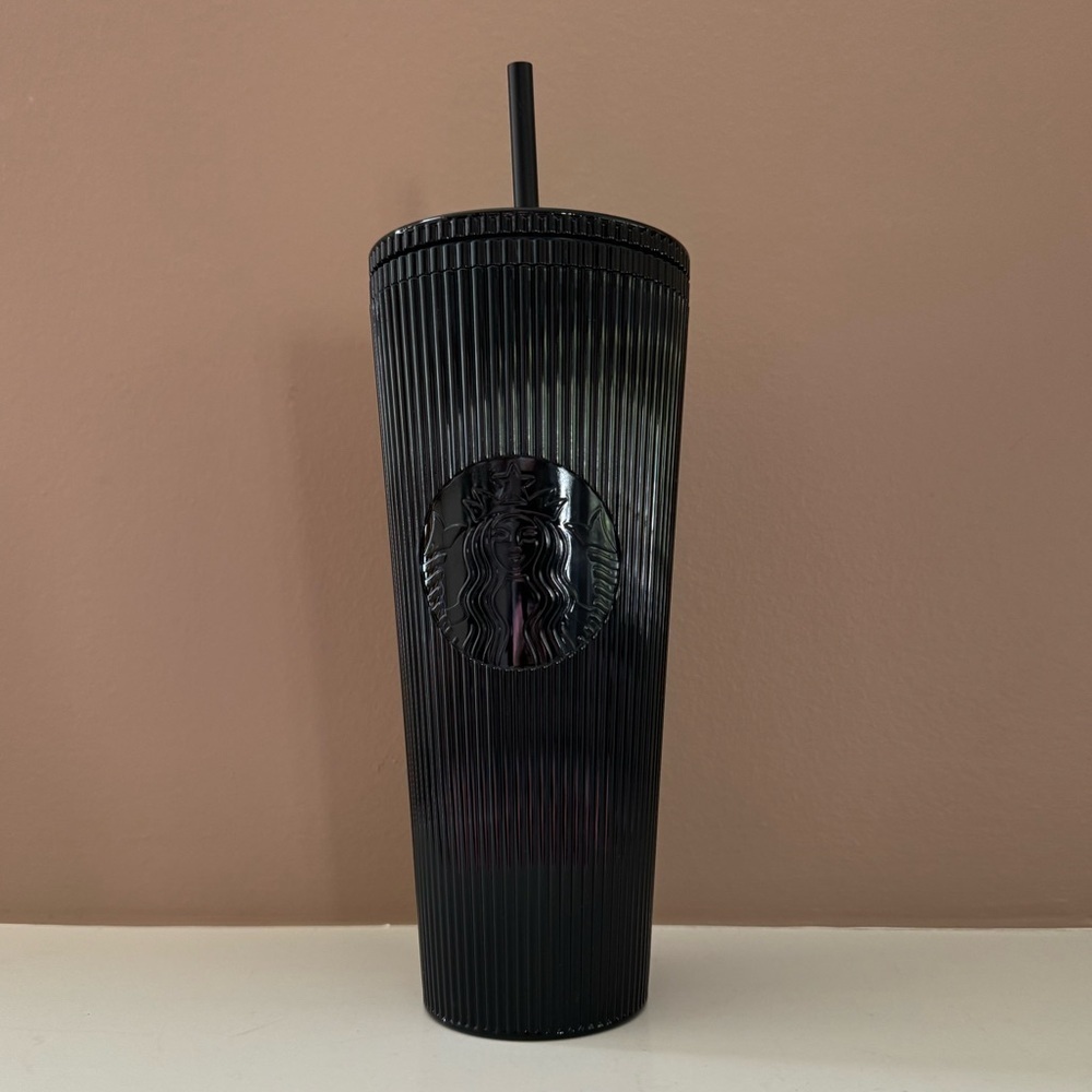 NWT Starbucks Black Pleated Metallic Plastic Cold Cup 24 OZ